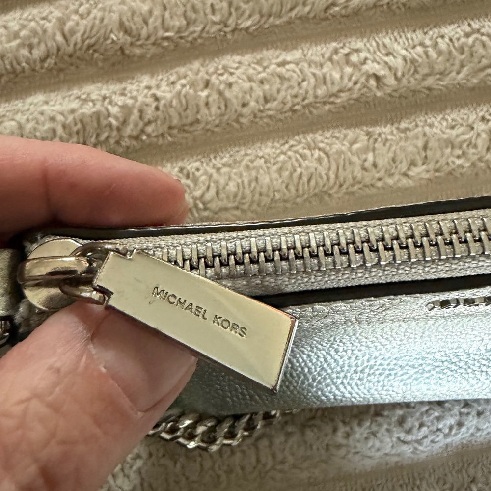 Michael Kors Metallic Silver Pebbled Leather Chain Pochette Bag 32F7MFDW6M - Picture 3 of 13